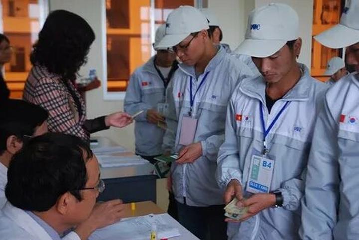 Quần dáng cong đang gây sốt với thiết kế độc đáo và tính ứng dụng cao, giúp tạo hiệu